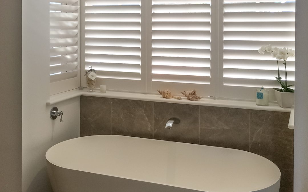 Hardwood Shutters – Coner Windows – Bathroom